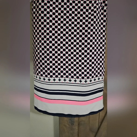 GIBIU Geometric shortsleeve shiftdress. Size small - Picture 6 of 10